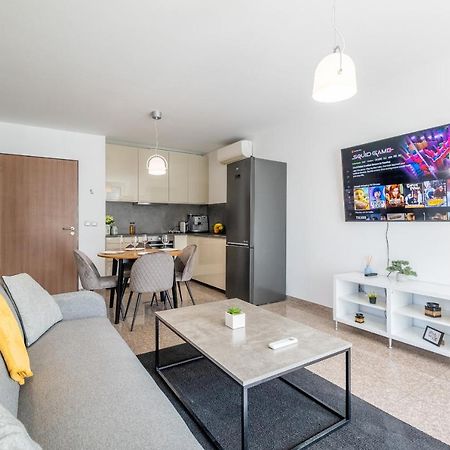 Julie'S Sunny Cozy Apartment With Balcony Sofia Esterno foto